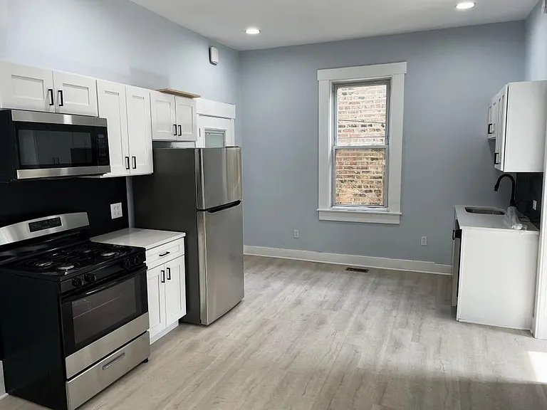 914 N California Ave #1 — Photo 2