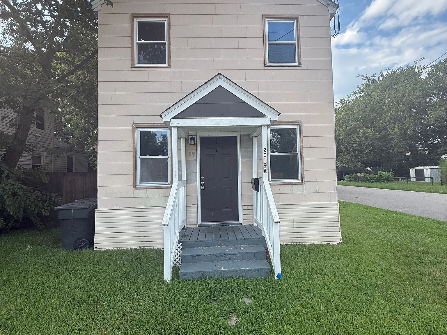 3 bed, 1.5 bath, 2052 sqft, $1,735 — Photo 1