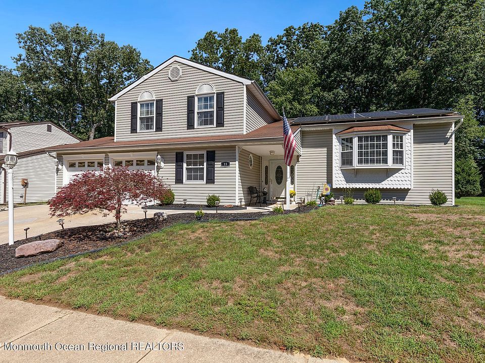 1st image of 13 Deer Hollow Dr