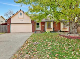 104 E Maplewood St, Mulvane, KS 67110