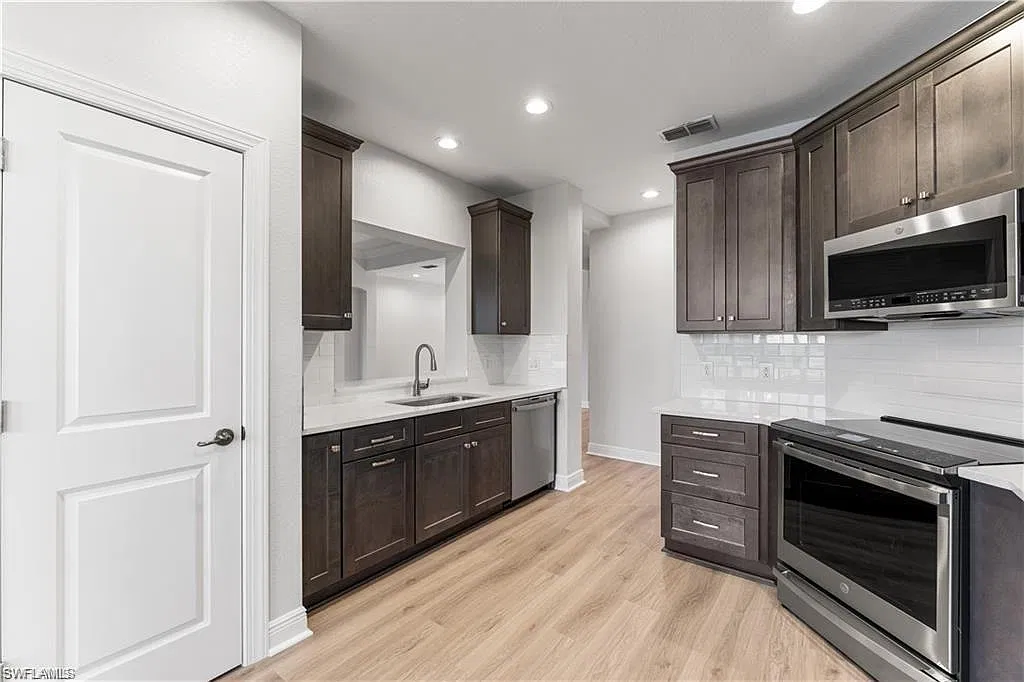 3 bed, 3.0 bath, 2114 sqft, $8,500 — Photo 4