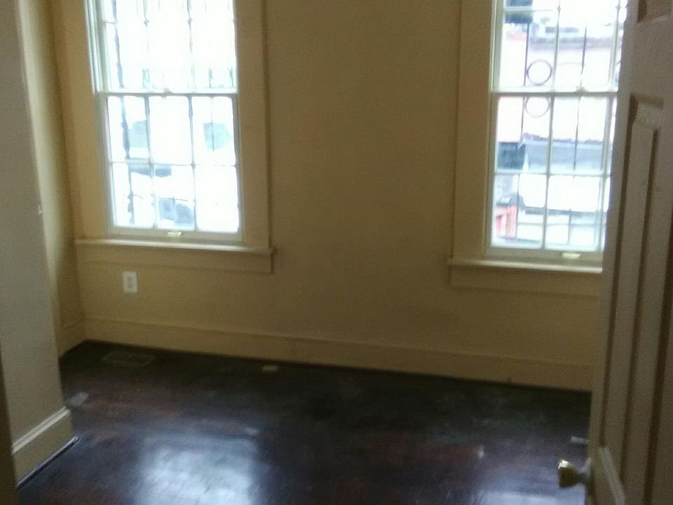 2nd image of 1100 N Kenwood Ave