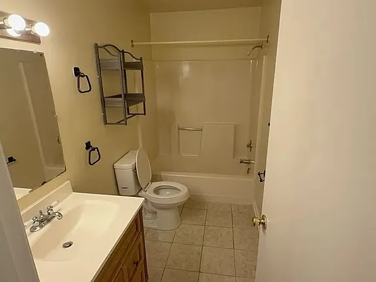 241 Pheasant Run Dr — Photo 5