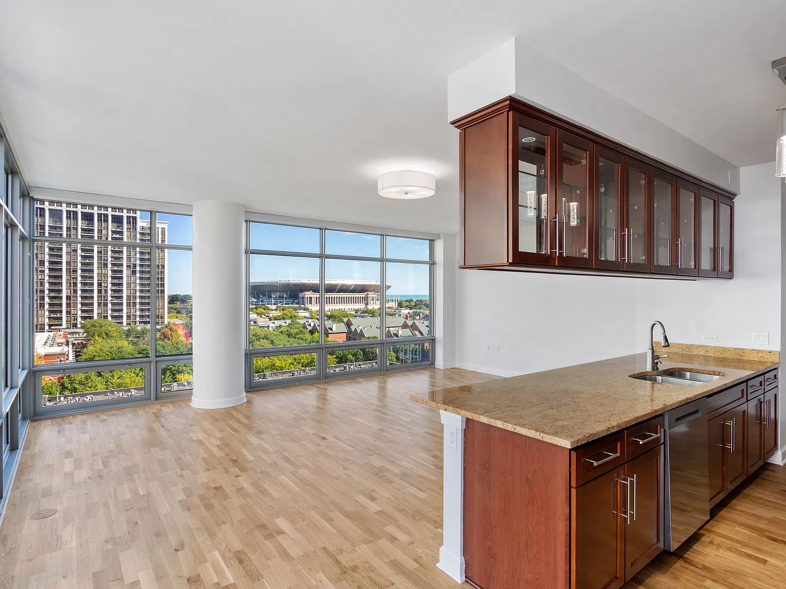 3 bed, 1667 sqft, $5,500 — Photo 3