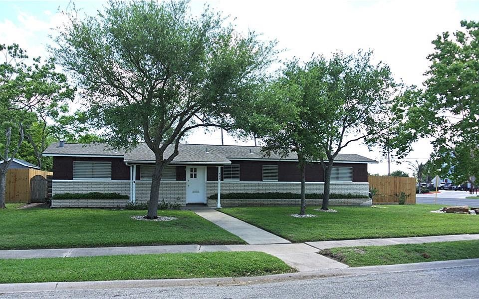 1st image of 485 University Dr