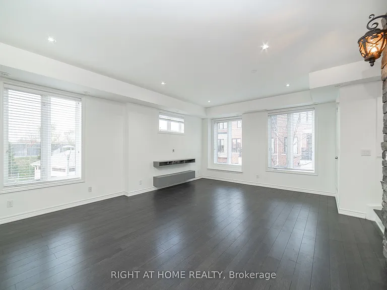 50 Carnation Ave #139 — Photo 3
