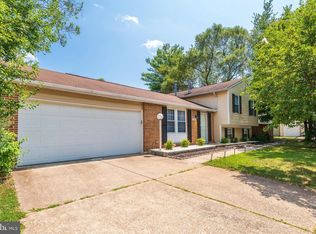 5456 Braddock Ridge Dr, Centreville, VA 20120