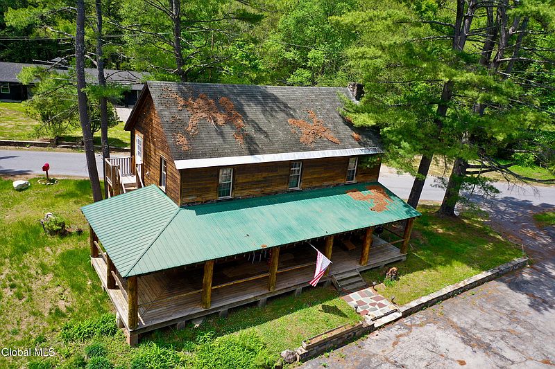 4th image of 746 Howe Road