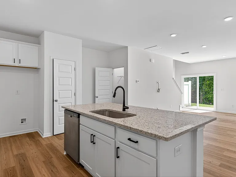 200 Parker Ln — Photo 4