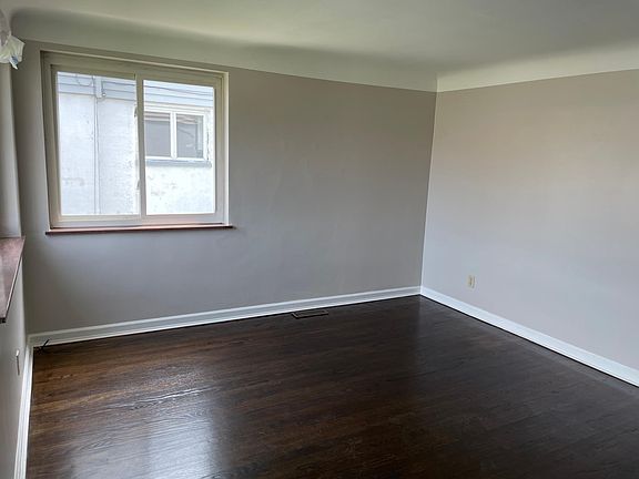 3rd image of 25 Illinois Ave #25