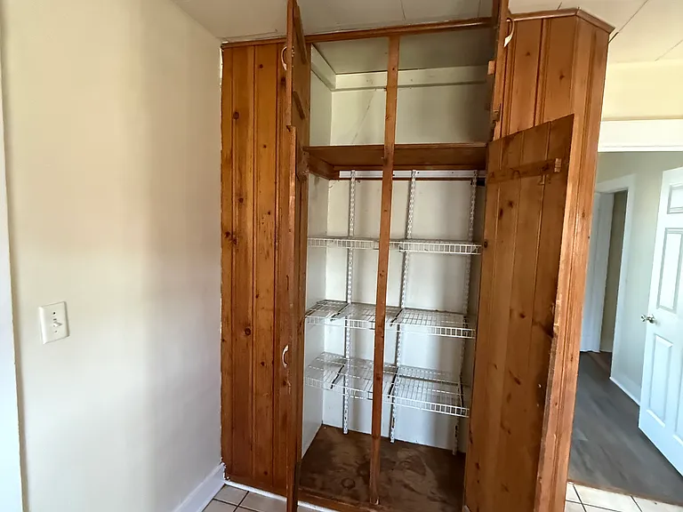 410 E Main St — Photo 8