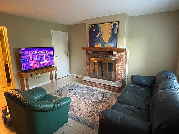 3rd image of 2200 Lake Glen Ct #J