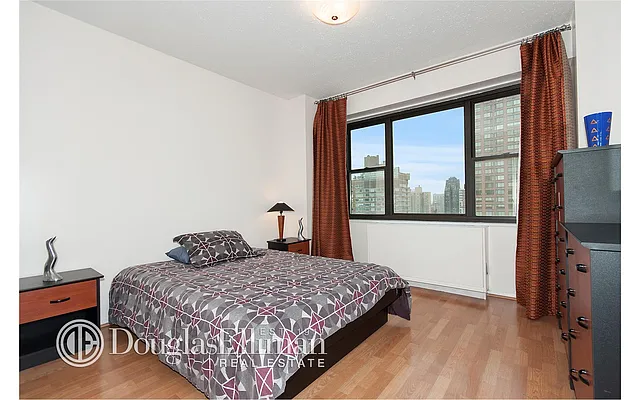 Rented by Douglas Elliman | media 14