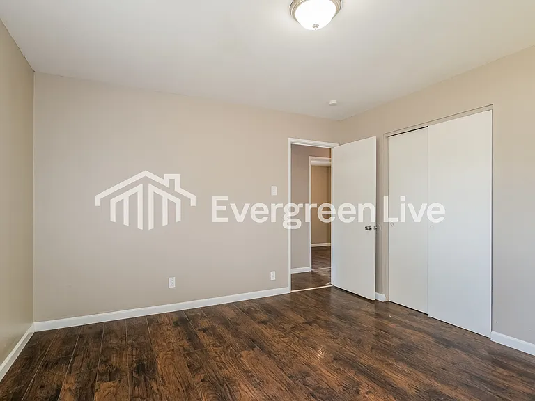 2435 Orleans Ln — Photo 8