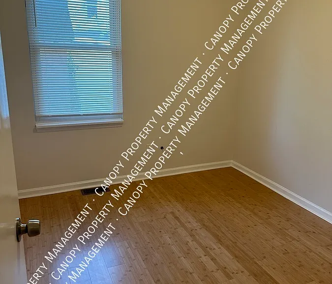 724 Charles Ave — Photo 11