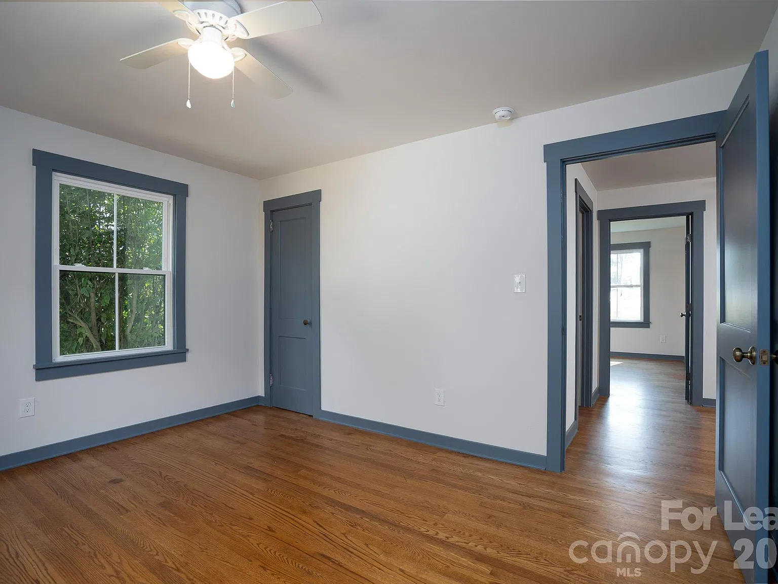 3 bed, 1.0 bath, 1129 sqft, $2,150 — Photo 3