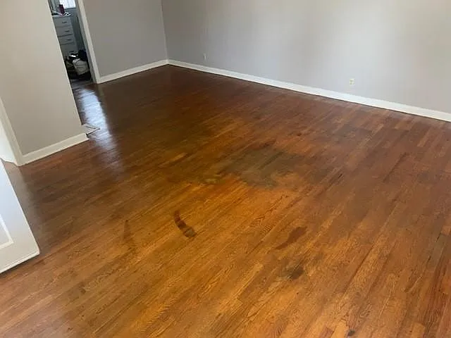 2702 W Maple St — Photo 3