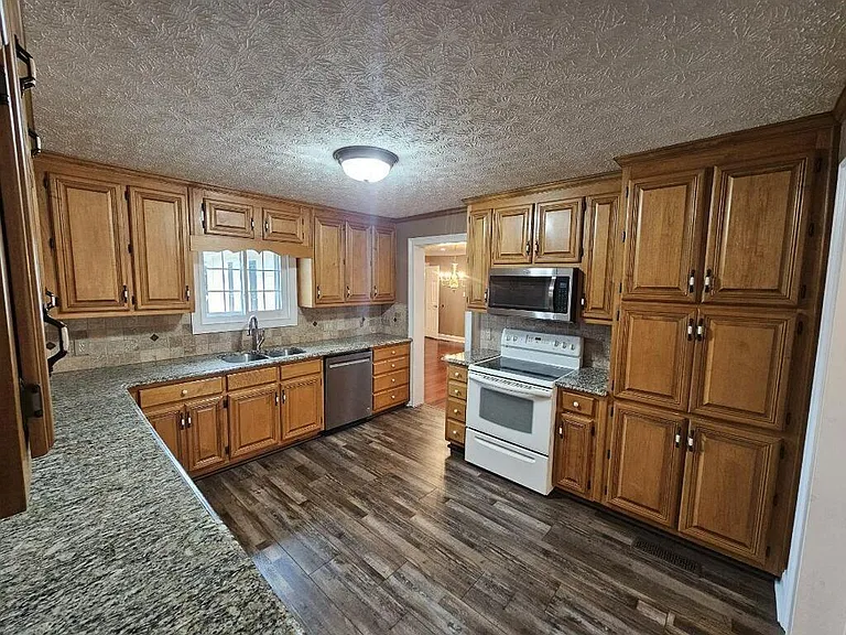 1505 Old Loganville Rd — Photo 6
