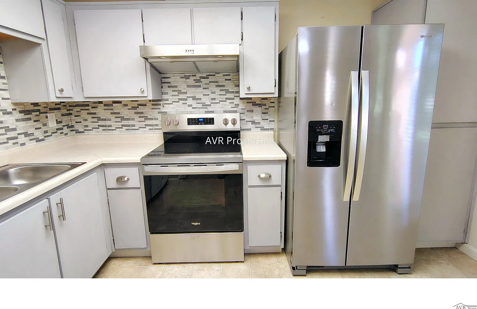 Fantastic second floor condo with large balcony — Photo 3
