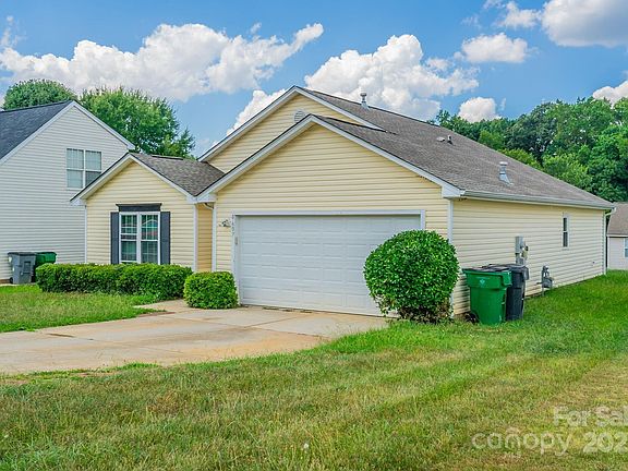 3rd image of 8607 Tweedsmuir Glen Ln