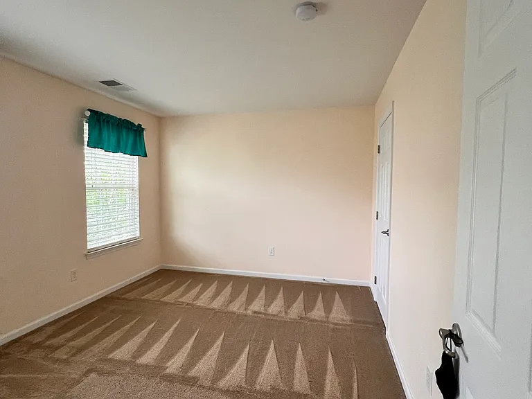 517 Aviemore Dr — Photo 13