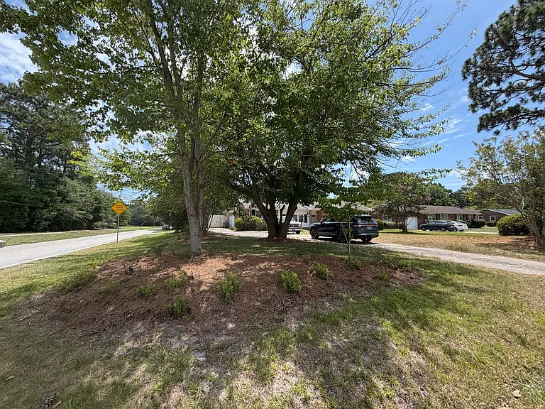 3201 Chalmers Dr — Photo 3