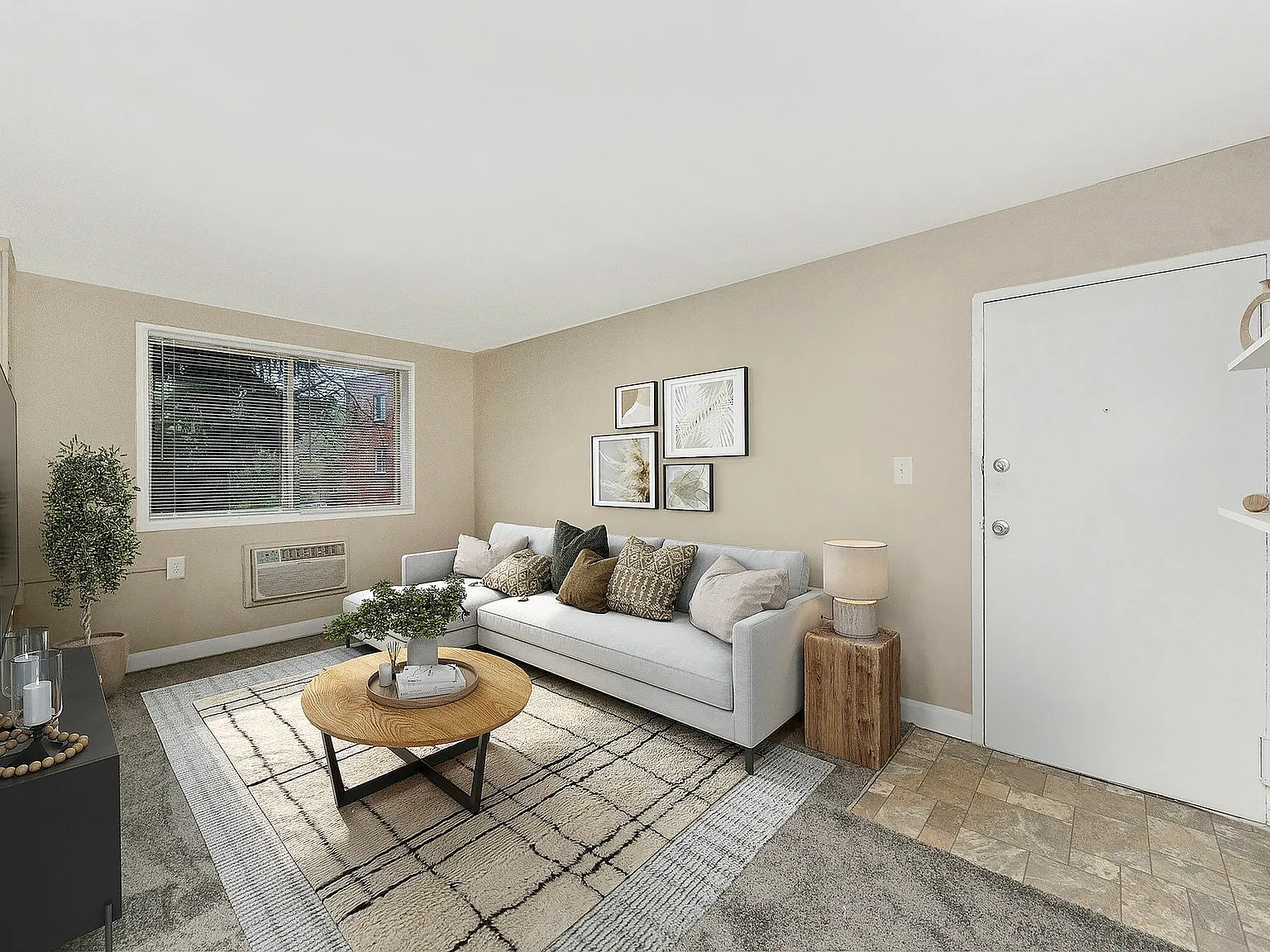 South Pointe Apartments — Photo 4
