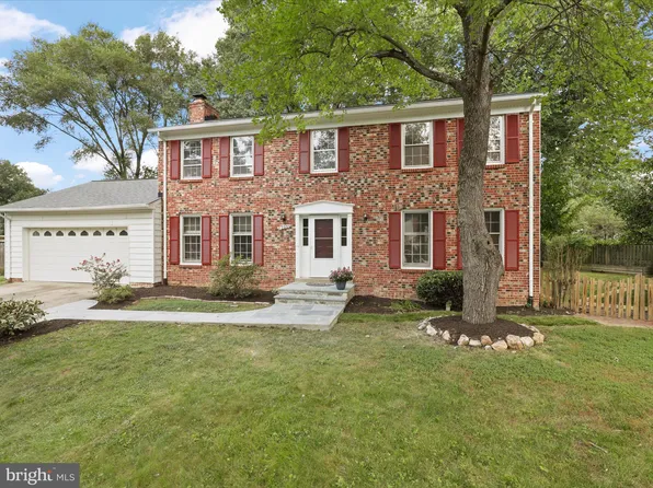 8223 Treebrooke Ln, Alexandria, VA 22308