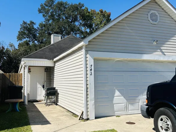 742 Hammond Manor Dr, Baton Rouge, LA 70816
