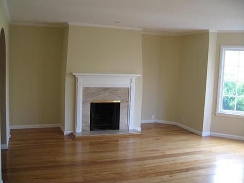 2nd image of 2041 Sacramento St