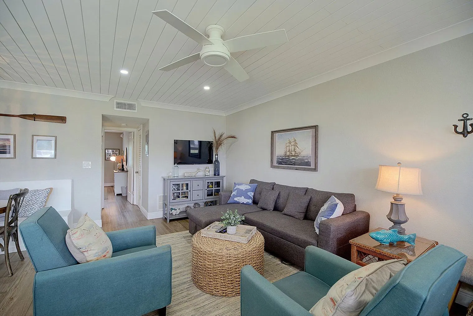 1 bed, 1.0 bath, 699 sqft, $2,622 — Photo 2