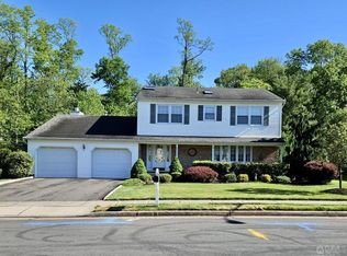 24 Ashbrook Dr, Edison, NJ 08820