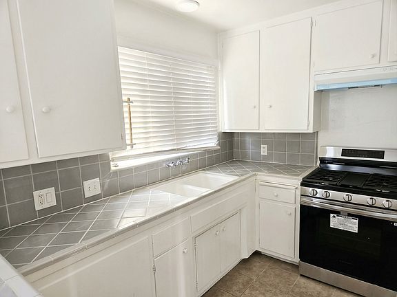 4th image of 3822 Evans St APT 4