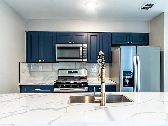 2nd image of 916 Sirocco Dr