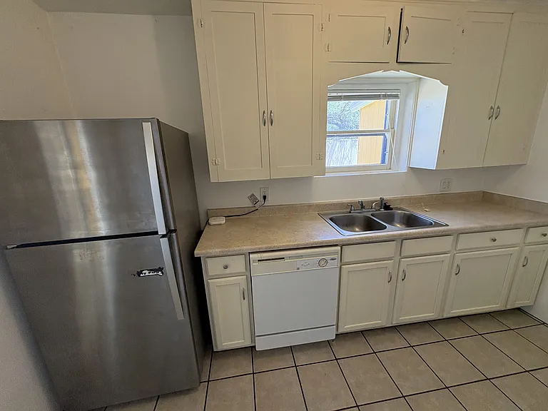 1317 N Dodge Blvd — Photo 10