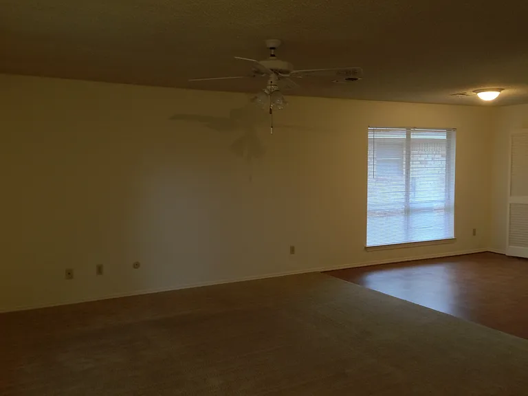 5727 Roxanne Dr — Photo 7