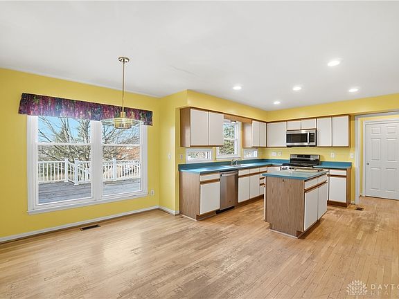 4th image of 8277 Medinah Ct