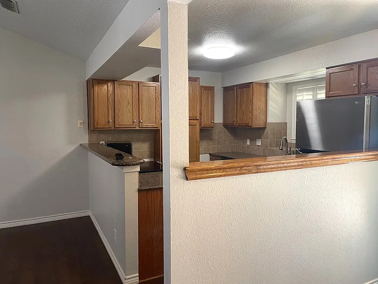 4004 Livingston St — Photo 7