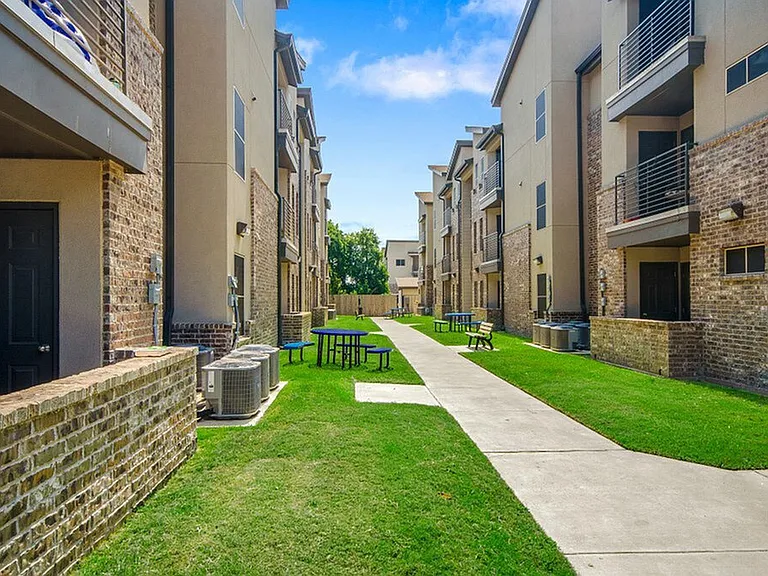 Tinsley Place — Photo 12
