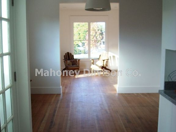3rd image of 1121 Chapman Ln