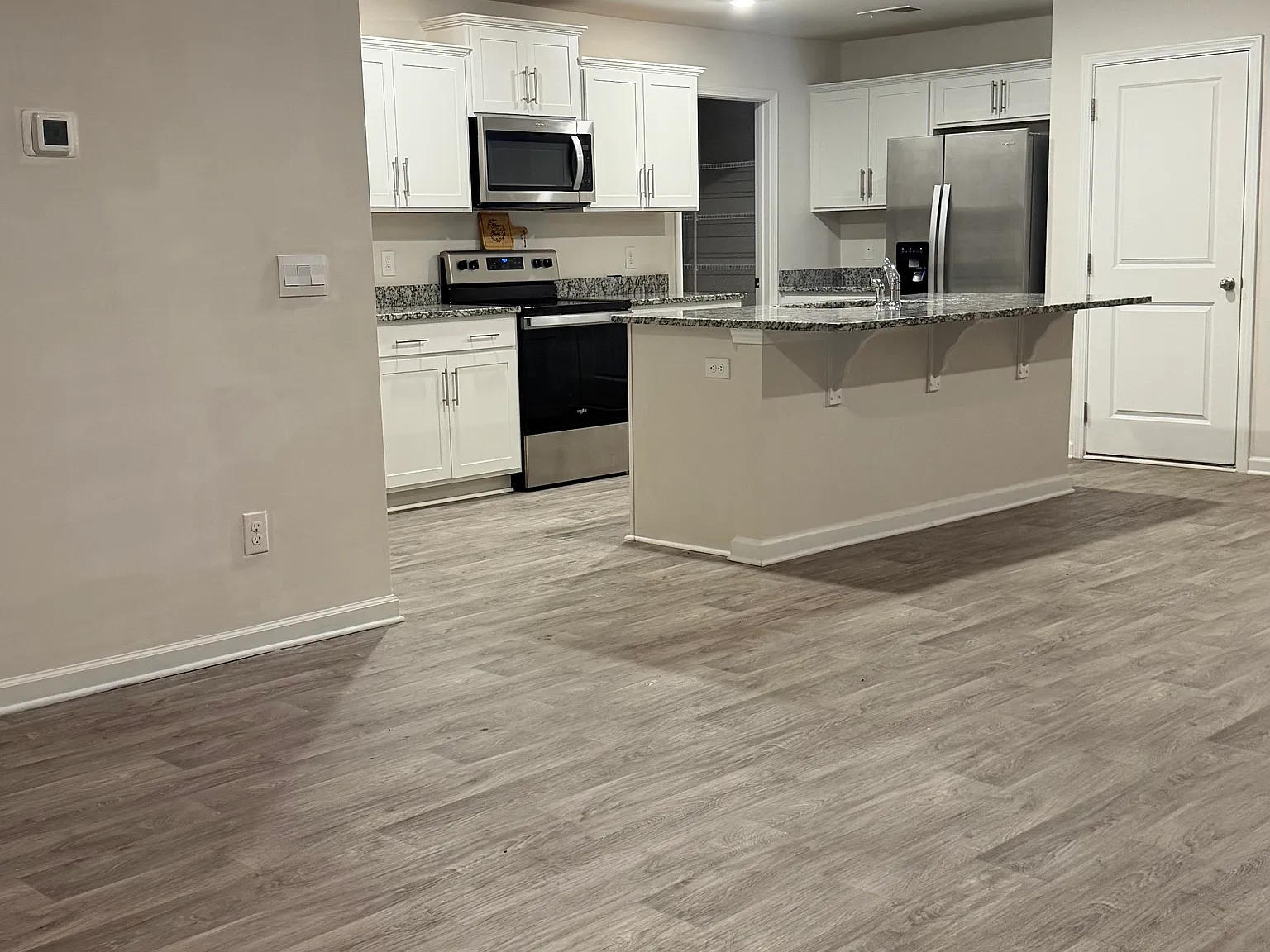 5 bed, 2368 sqft, $2,400 — Photo 4