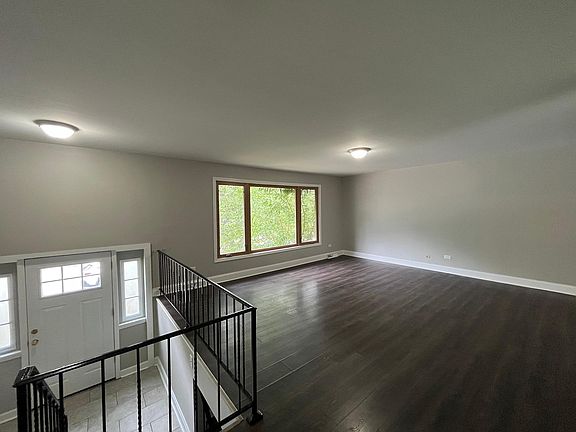 3rd image of 700 E 193rd Pl