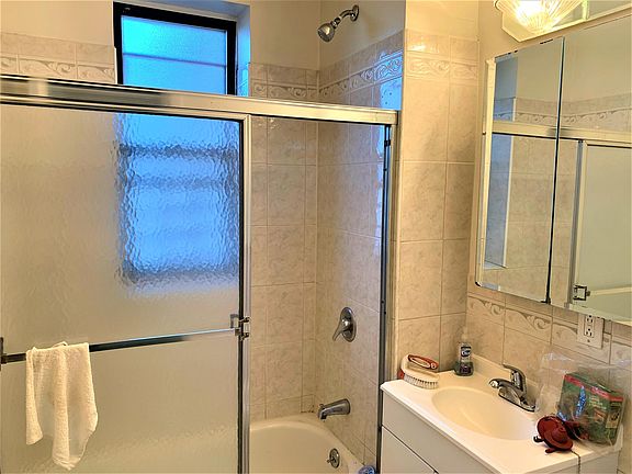 5th image of 1610 Taylor Ave APT 1R