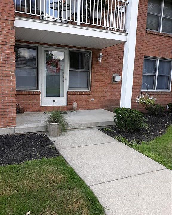 1st image of 16 Appletree Ct APT 2