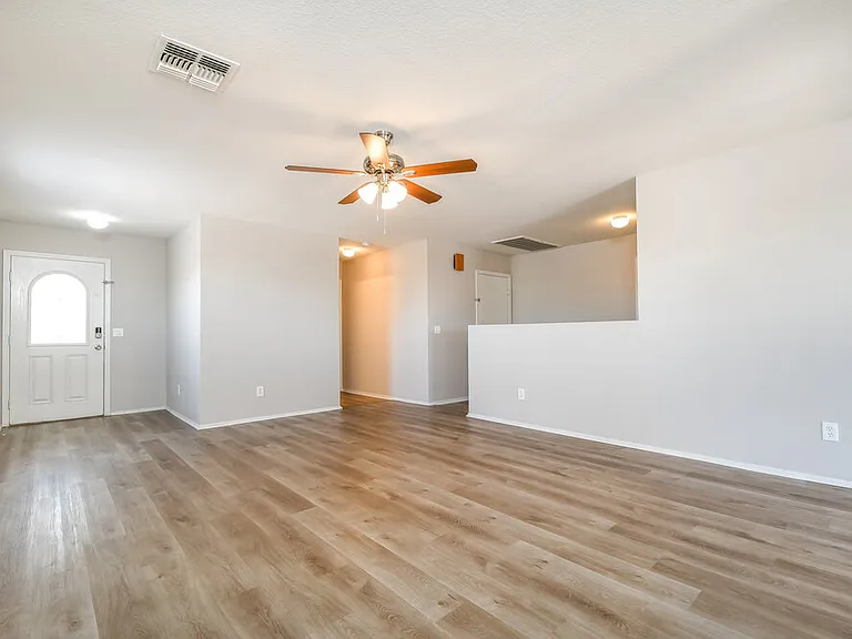 1006 S Clancy Cir — Photo 7