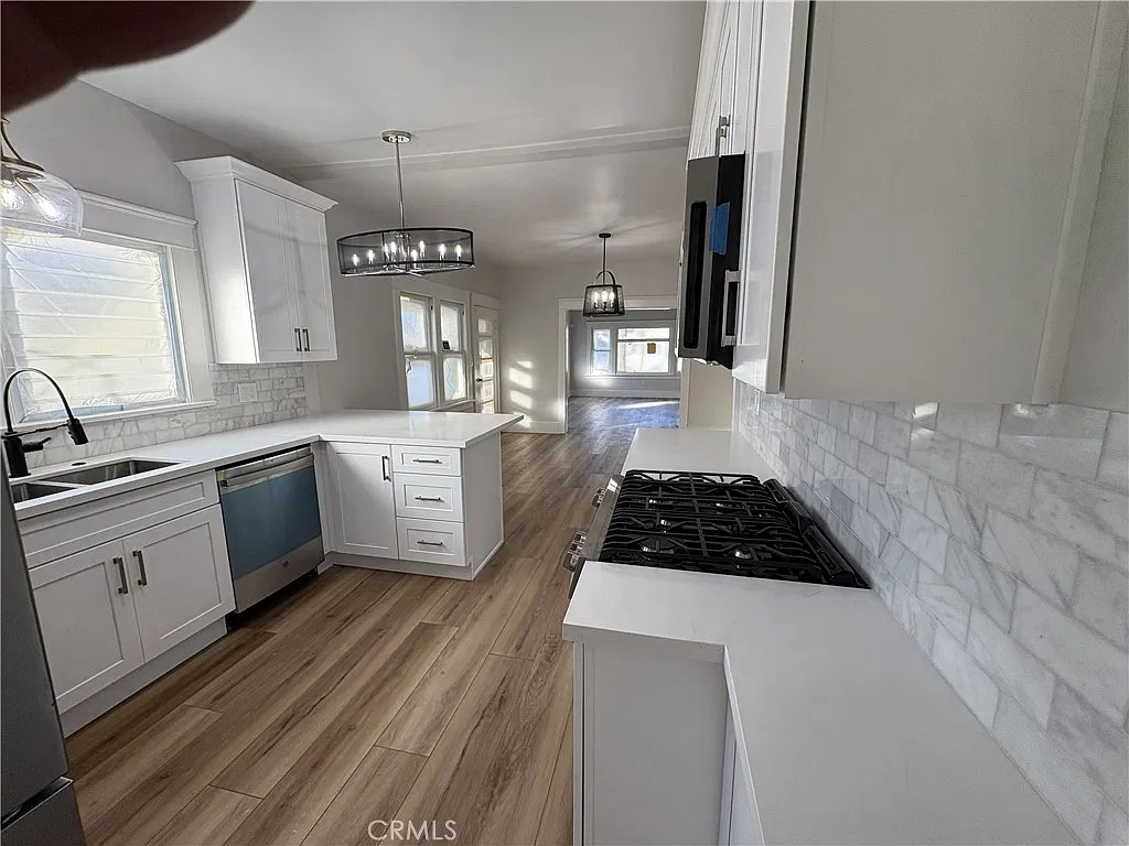 3 bed, 1400 sqft, $4,900 — Photo 3