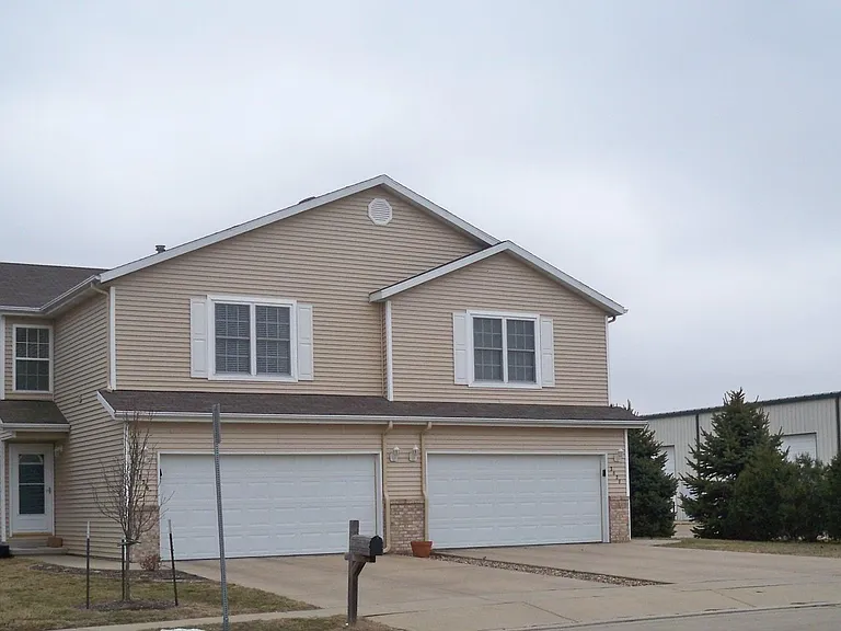 2828 Gill St — Photo 1