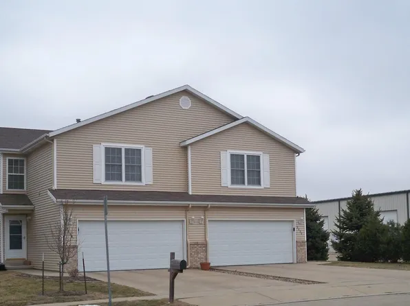 2828 Gill St, Bloomington, IL 61704
