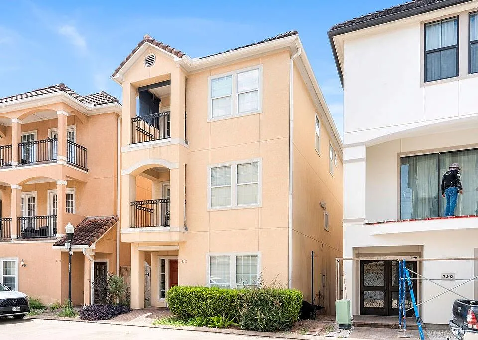 7143 Laguna Villas