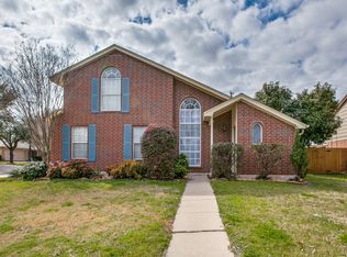 1301 High Crest Dr, Mansfield, TX 76063